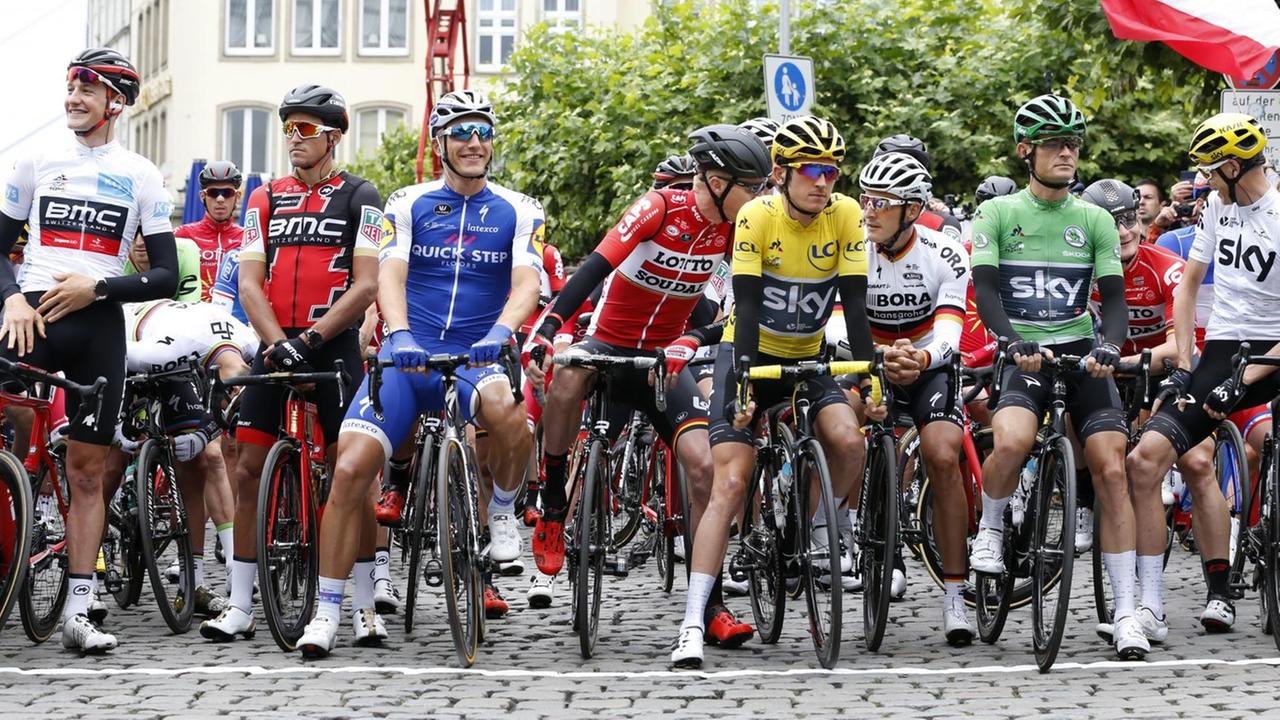 Tour-de-France-Fahrer vor dem Start der 2. Etappe in Düsseldorf Tour-de-France-Fahrer vor dem Start der 2. Etappe in Düsseldorf
