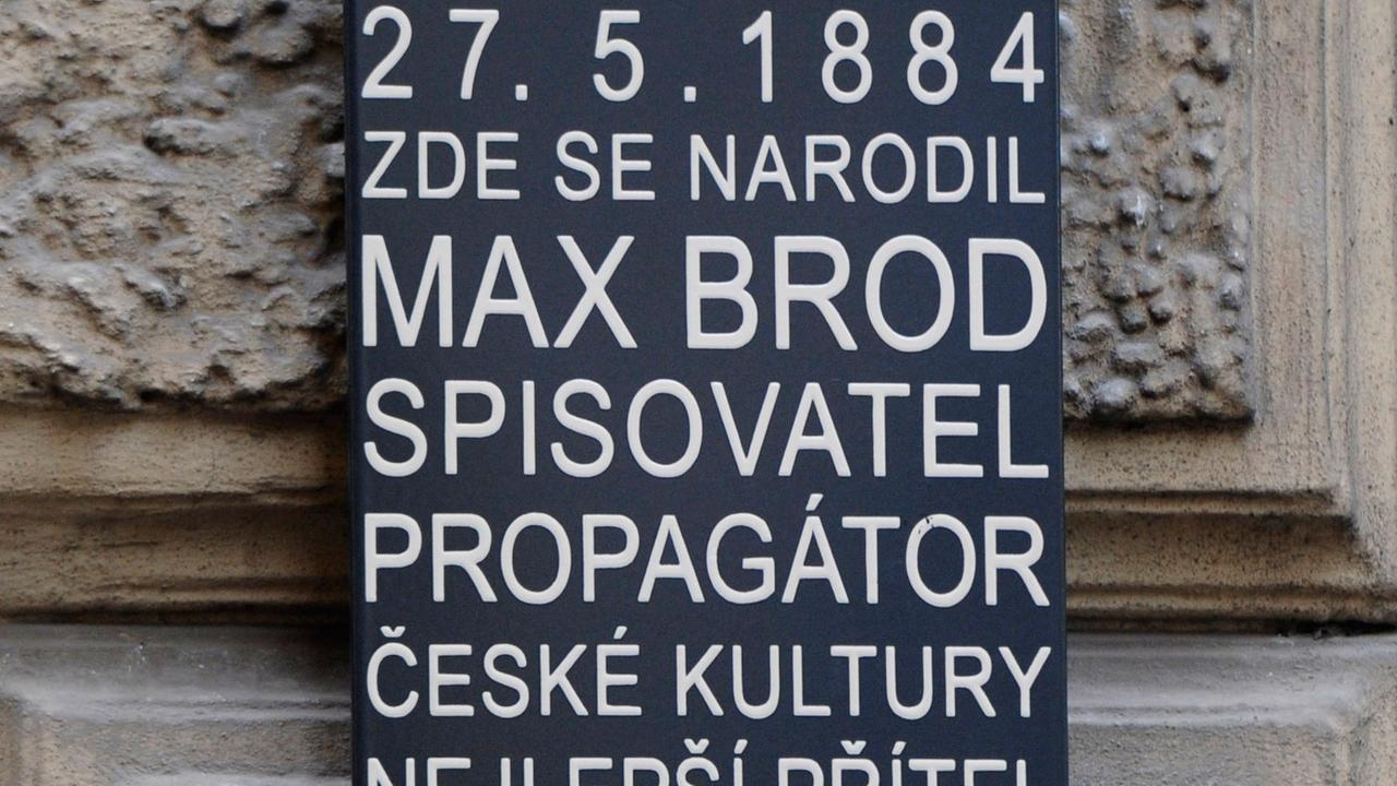 Eine Gedenktafel am Geburtshaus von Max Brod in Prag wurde 2011 enthüllt. Eine Gedenktafel am Geburtshaus von Max Brod in Prag wurde 2011 enthüllt.