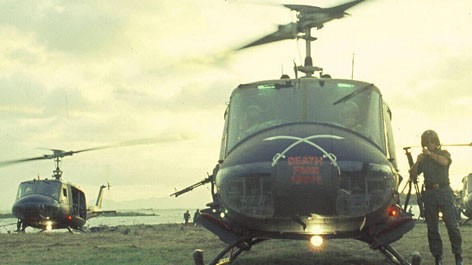 In Francis Ford Coppolas "Apocalypse Now" attackieren Kampfhubschrauber zu Wagner-Klängen ein Dorf. In Francis Ford Coppolas "Apocalypse Now" attackieren Kampfhubschrauber zu Wagner-Klängen ein Dorf.