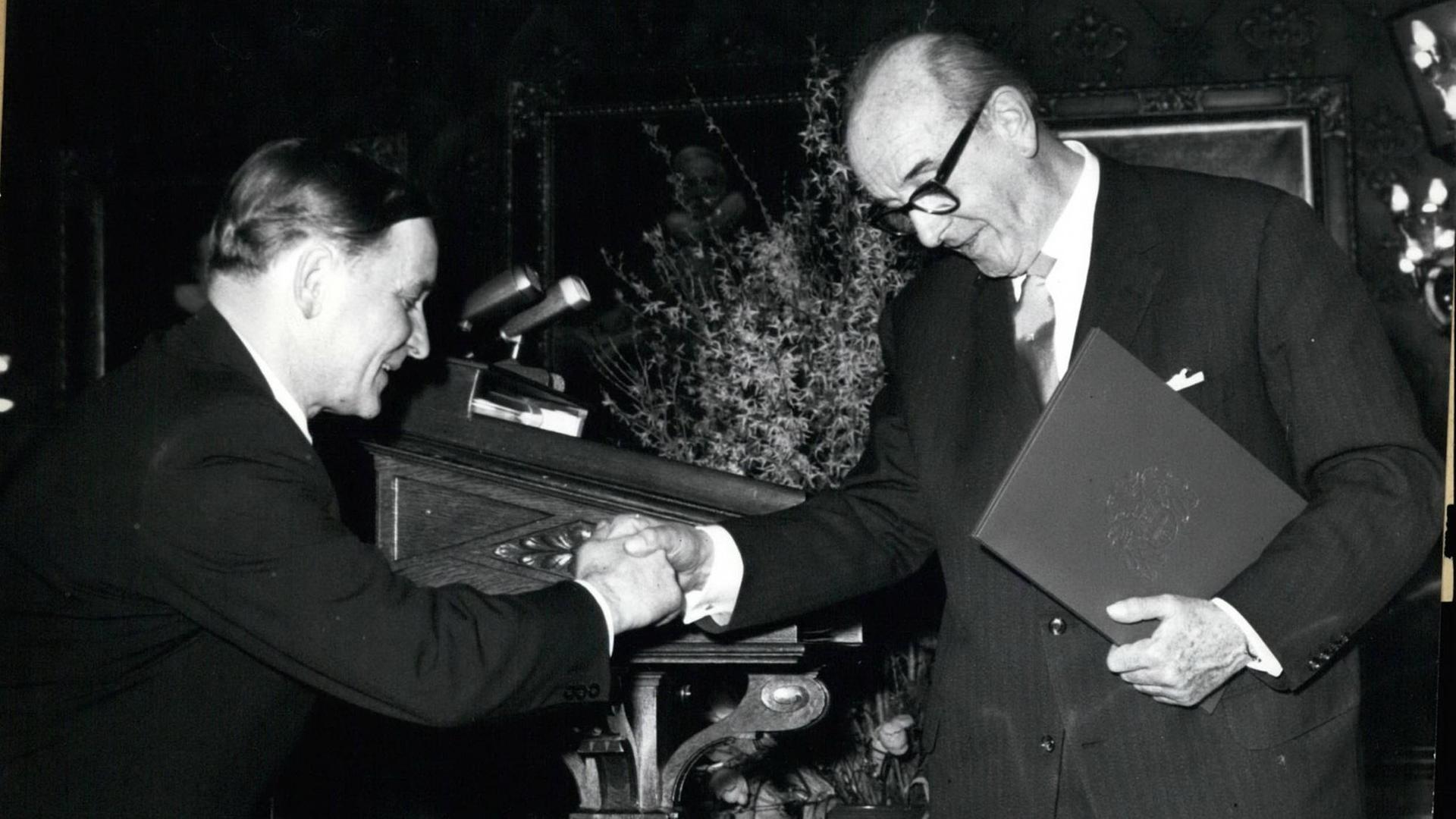 Verleihung des Lessing-Preises an Werner Haftmann in Hamburg 1962. Verleihung des Lessing-Preises an Werner Haftmann in Hamburg 1962.