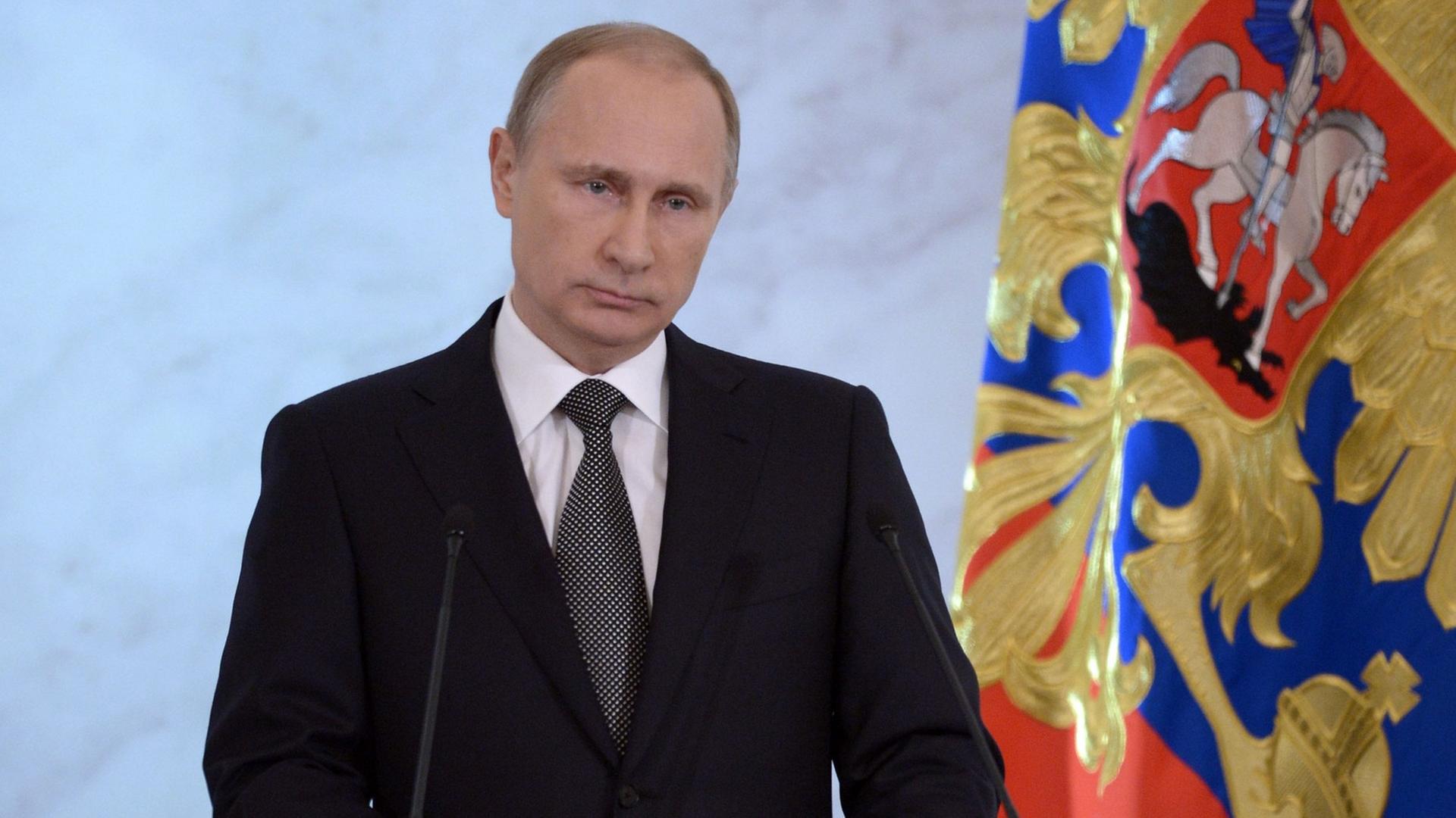 Russlands Präsident Wladimir Putin bei seiner jährlichen Rede vor dem Parlament in Moskau Russlands Präsident Wladimir Putin bei seiner jährlichen Rede vor dem Parlament in Moskau