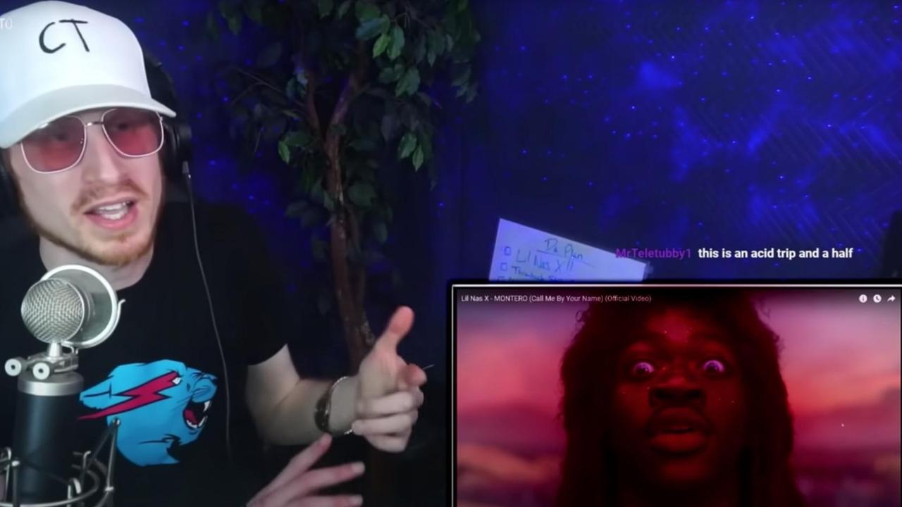 In einem sogenannten reaction-Video kritisiert der Musikproduzent Joey Nato auf seiner youtube-Plattform die Musik von Lil Nas X - MONTERO. In einem sogenannten reaction-Video kritisiert der Musikproduzent Joey Nato auf seiner youtube-Plattform die Musik von Lil Nas X - MONTERO.