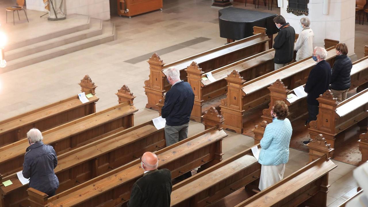 Gottesdienst unter Coronaauflagen, hier in Niedersachsen im Mai 2020 Gottesdienst unter Coronaauflagen, hier in Niedersachsen im Mai 2020
