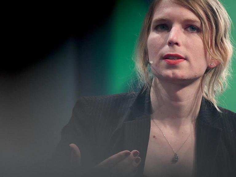 02.05.2018, Berlin: Die US-amerikanische Whistleblowerin Chelsea Manning spricht auf der Internetkonferenz re:publica.
