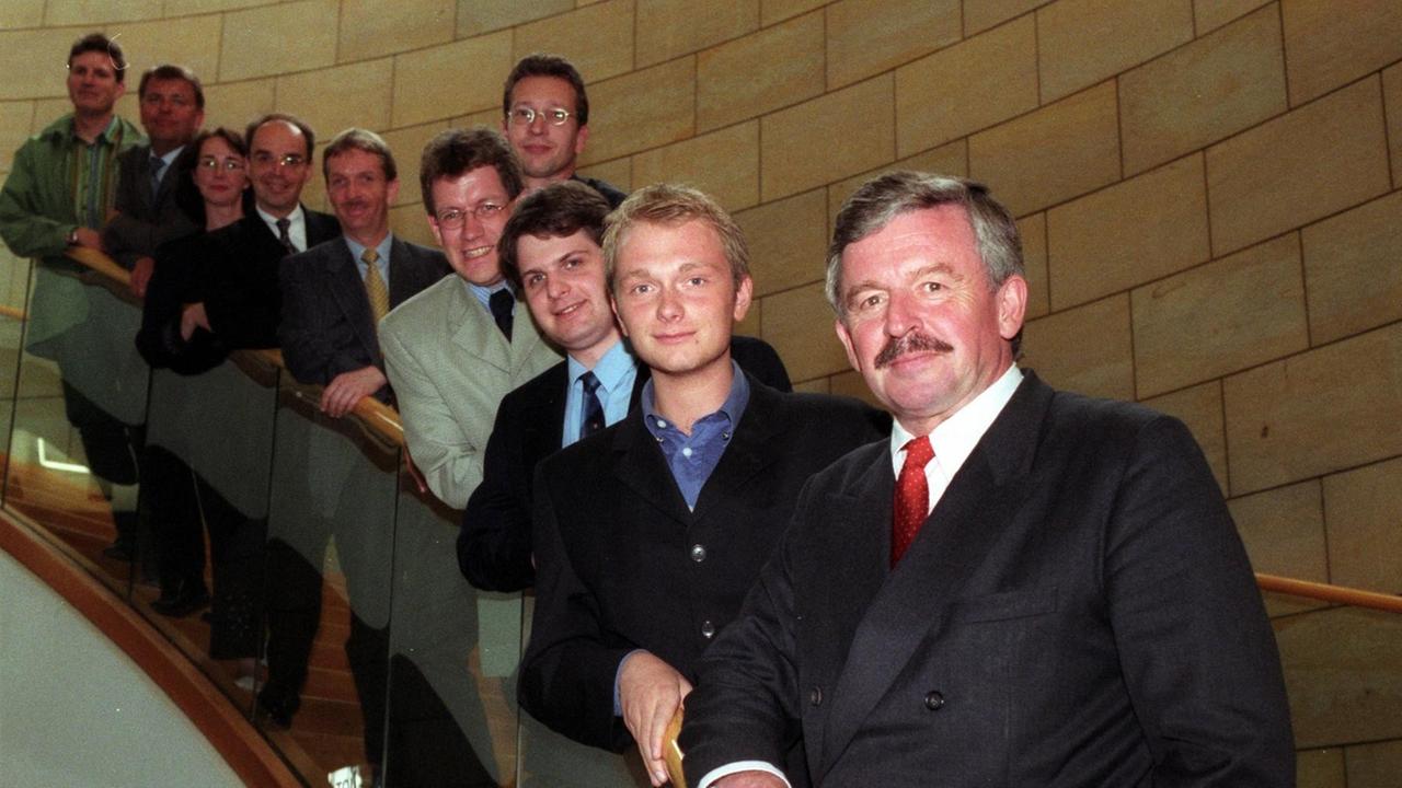 FDP-Politiker auf einer Treppe: u.a. Christian Lindner, Jürgen Möllemann, Ralf Witzel, Dietmar Brockes, Gerhard Papke FDP-Politiker auf einer Treppe: u.a. Christian Lindner, Jürgen Möllemann, Ralf Witzel, Dietmar Brockes, Gerhard Papke