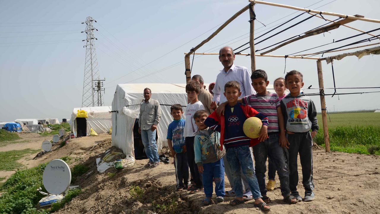 Keines der syrischen Kinder im Camp der Erntehelfer kann eine Schule besuchen.
