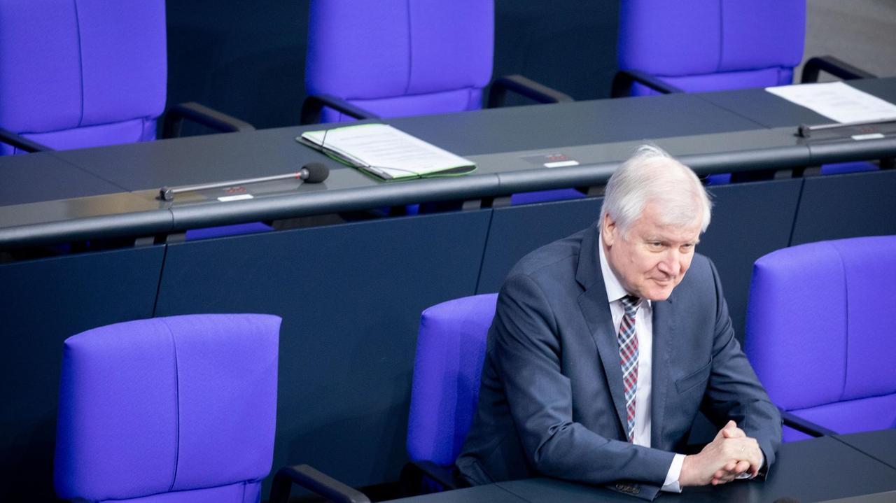 Horst Seehofer (CSU), Bundesminister des Innern, für Bau und Heimat, auf der Regierungsbank Horst Seehofer (CSU), Bundesminister des Innern, für Bau und Heimat, auf der Regierungsbank