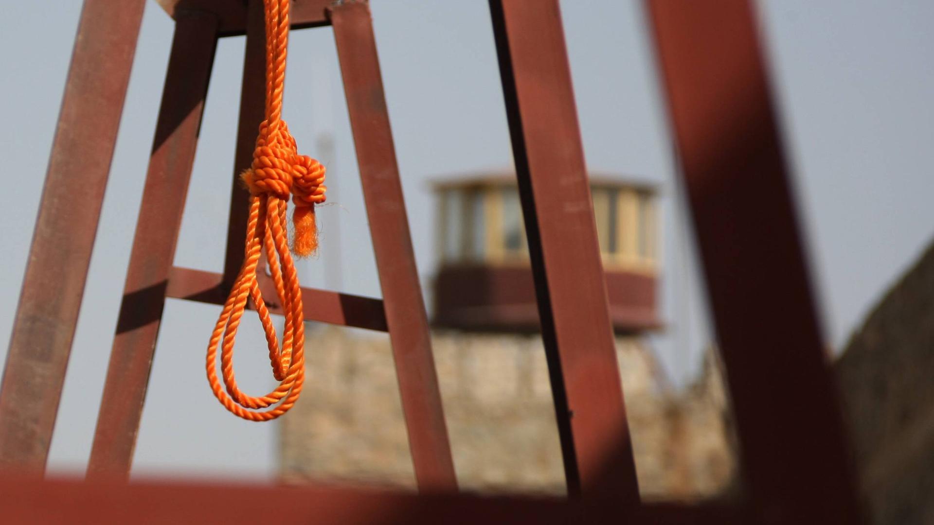 Ein Galgen steht in einem afghanischen Gefängnis 2014 für eine Hinrichtung bereit Ein Galgen steht in einem afghanischen Gefängnis 2014 für eine Hinrichtung bereit