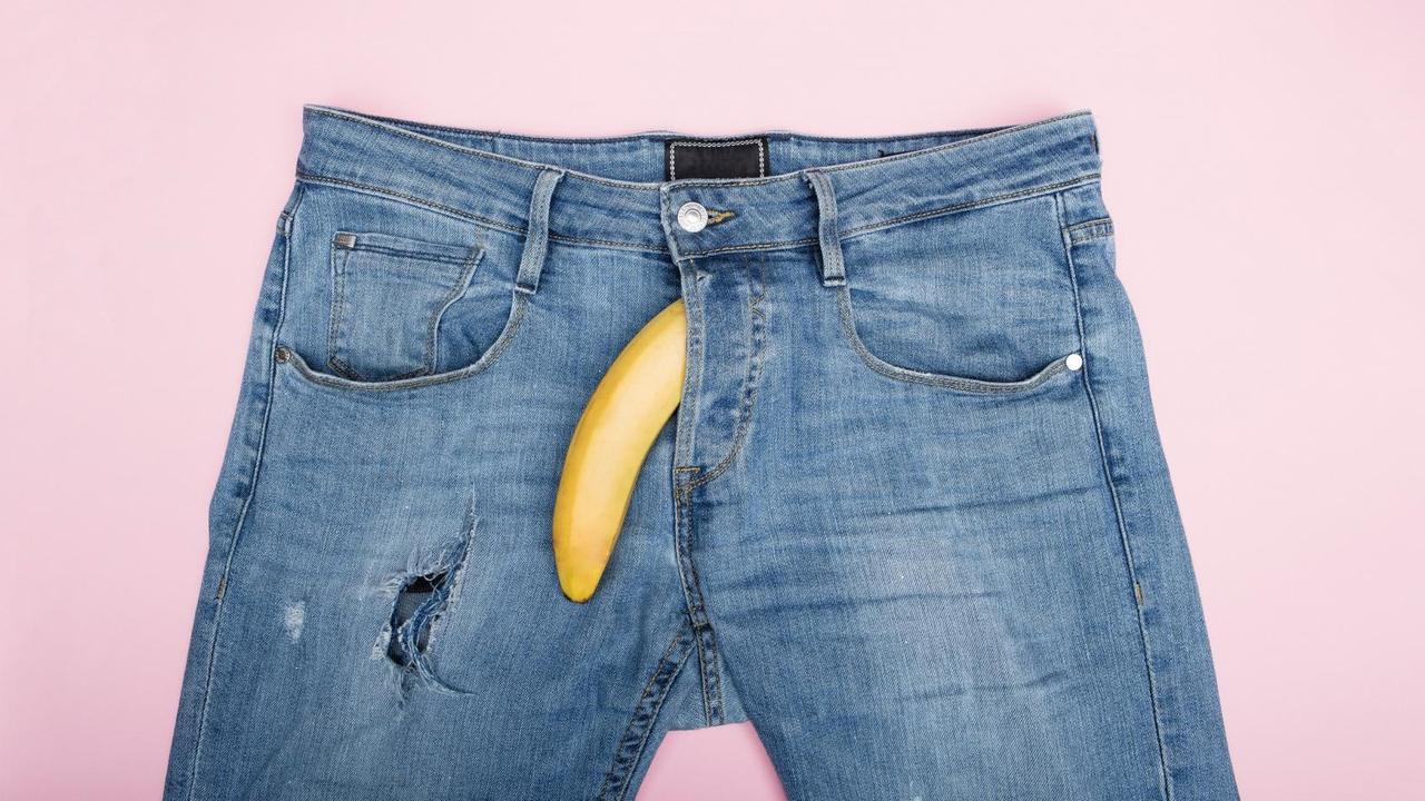 Illustration: Eine Banane guckt aus dem Hosenschlitz einer Jeans heraus. Illustration: Eine Banane guckt aus dem Hosenschlitz einer Jeans heraus.
