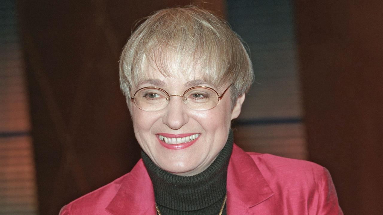 Die Politikwissenschaftlerin und Parteienforscherin Christine Landfried, aufgenommen am 24.03.2002 in der ARD-Sendung "Sabine Christiansen" Die Politikwissenschaftlerin und Parteienforscherin Christine Landfried, aufgenommen am 24.03.2002 in der ARD-Sendung "Sabine Christiansen"