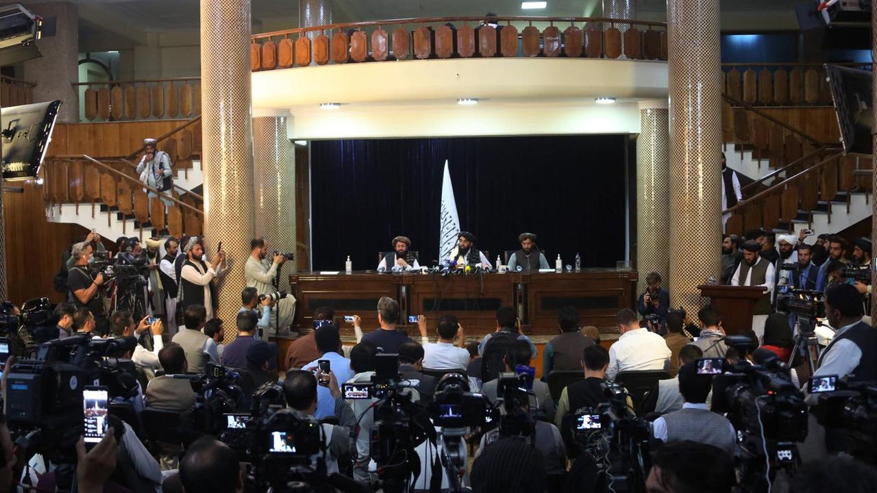 Die erste Pressekonferenz der Taliban in Kabul Die erste Pressekonferenz der Taliban in Kabul