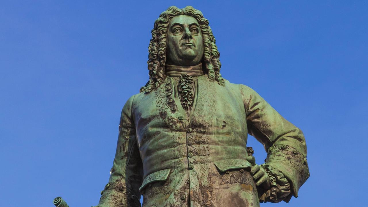 Eine Statue von Georg Friedrich Händel in seiner Geburtsstaat Halle an der Saale. Eine Statue von Georg Friedrich Händel in seiner Geburtsstaat Halle an der Saale.
