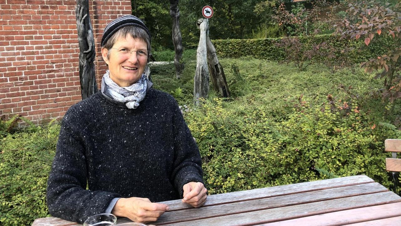 Prof. Klara Butting, Leiterin des Zentrums für biblische Spiritualität und politische Verantwortung Wolterburger Mühle bei Uelzen (Niedersachsen) Prof. Klara Butting, Leiterin des Zentrums für biblische Spiritualität und politische Verantwortung Wolterburger Mühle bei Uelzen (Niedersachsen)