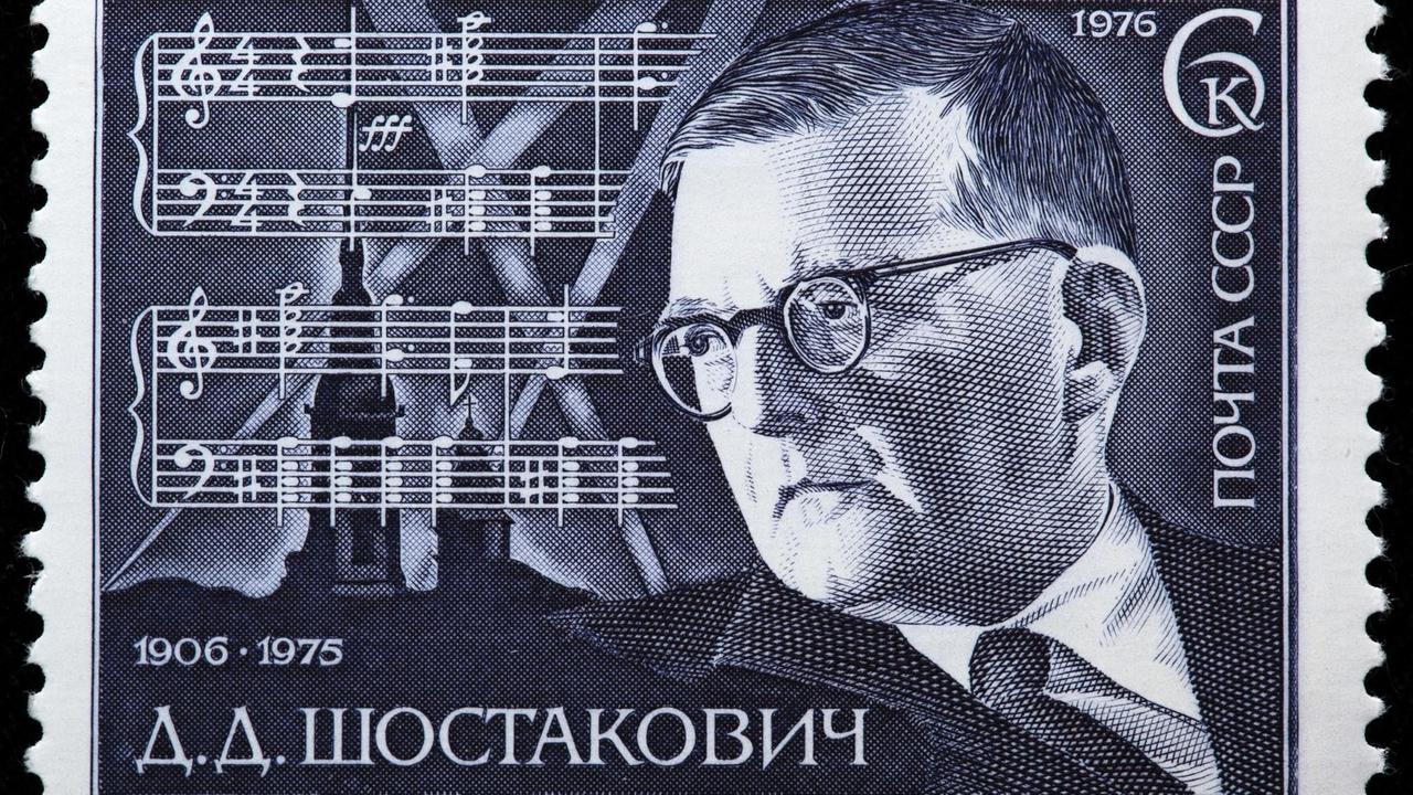 Dmitri Schostakowitsch auf einer sowjetischen Briefmarke aus dem Jahre 1976. Dmitri Schostakowitsch auf einer sowjetischen Briefmarke aus dem Jahre 1976.