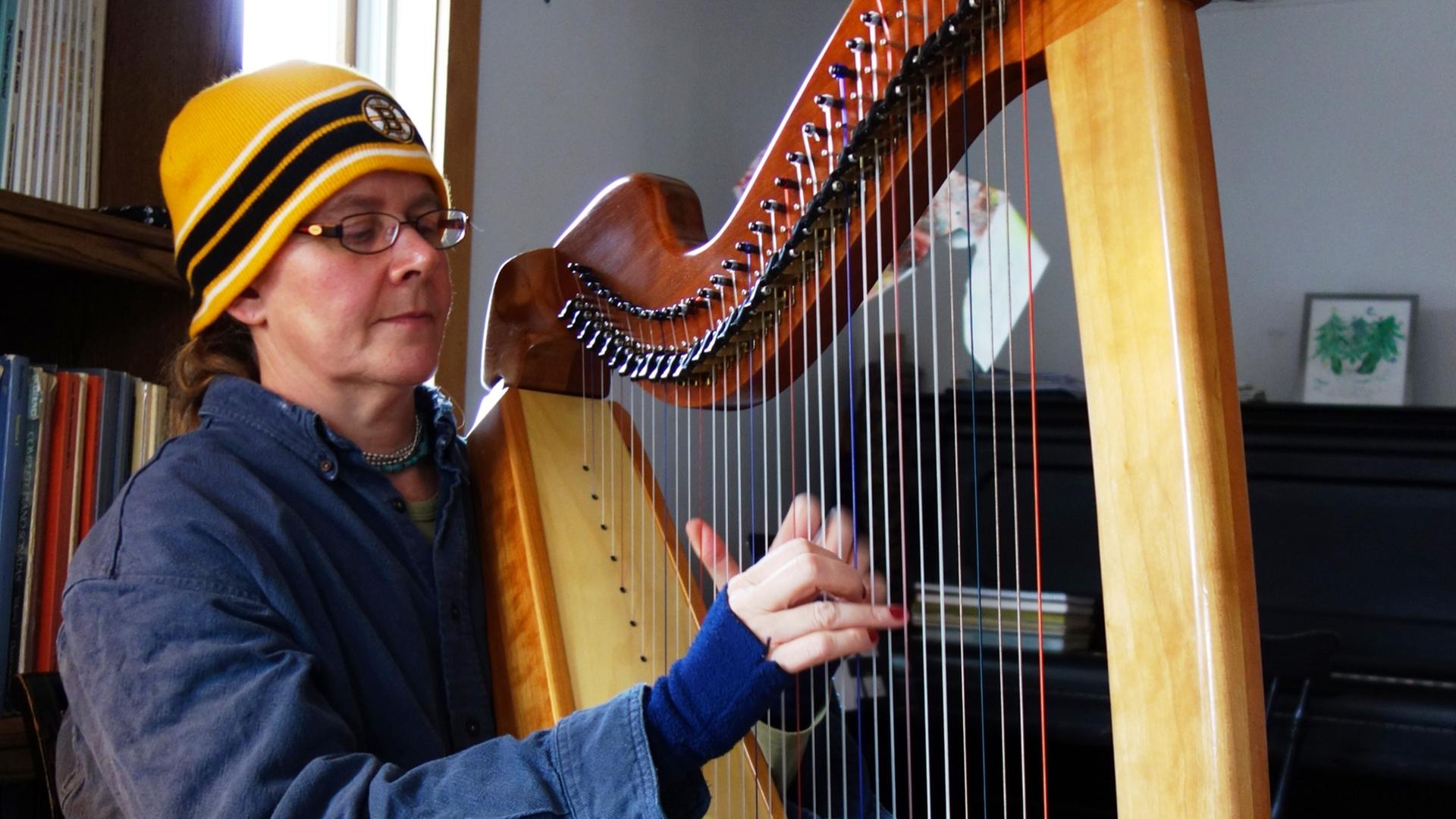 Barbara Jean O´Brien ist Musikthanatalogen - mit Stimme und Harfe in den Tod begleiten Barbara Jean O´Brien ist Musikthanatalogen - mit Stimme und Harfe in den Tod begleiten