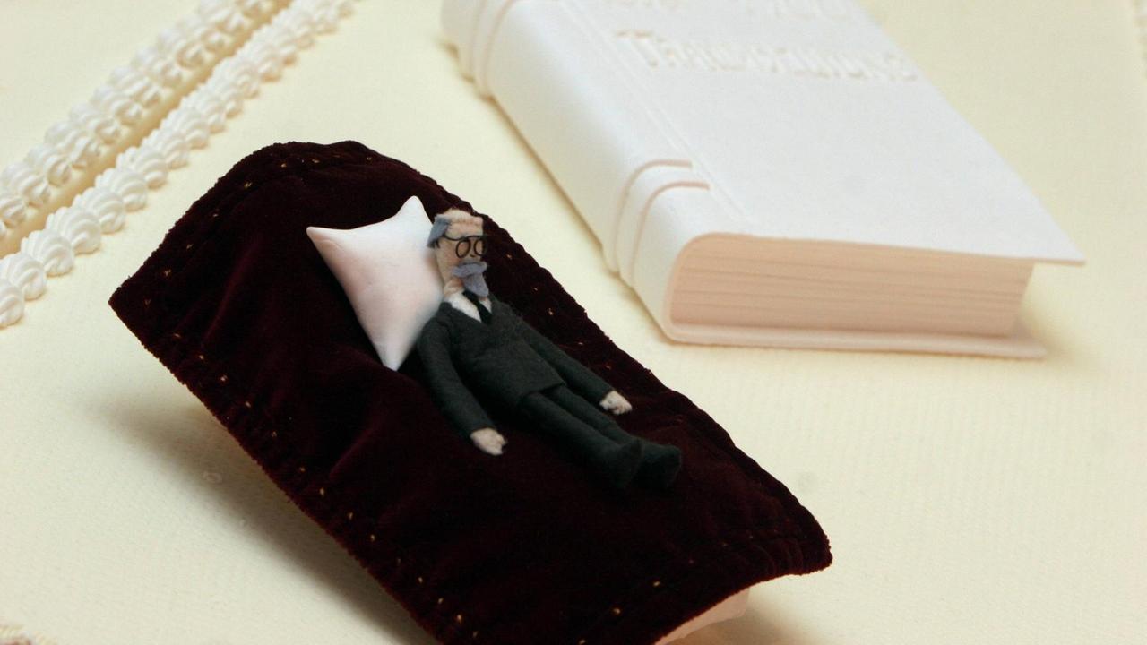 Miniaturszene aus dem Leben des Psychoanalytikers zu seinem 150. Geburtstag - Jüdisches Museum Berlin-Kreuzberg Miniaturszene aus dem Leben des Psychoanalytikers zu seinem 150. Geburtstag - Jüdisches Museum Berlin-Kreuzberg