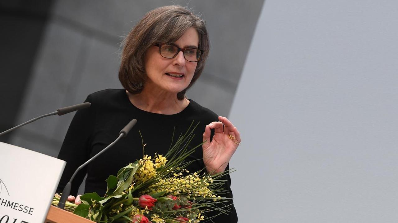 Barbara Stollberg-Rilinger wird am 23.03.2017 auf der Leipziger Buchmesse für ihre Biografie "Maria Theresia. Die Kaiserin in ihrer Zeit". Barbara Stollberg-Rilinger wird am 23.03.2017 auf der Leipziger Buchmesse für ihre Biografie "Maria Theresia. Die Kaiserin in ihrer Zeit".