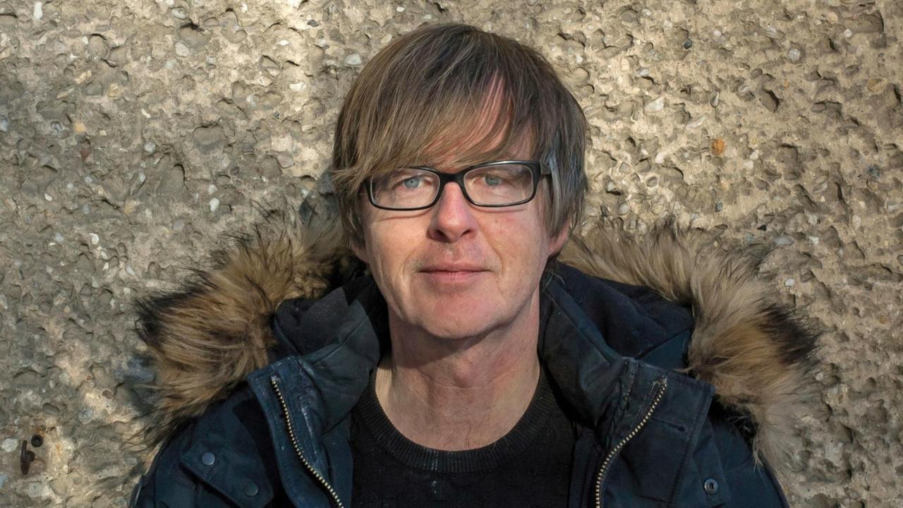 Jörg-Uwe Albig posiert für ein PR-Foto Jörg-Uwe Albig posiert für ein PR-Foto