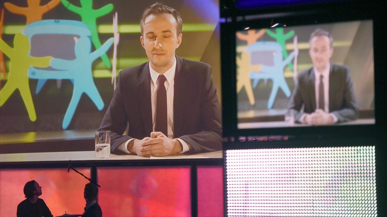 Der Träger des Ehrenpreises, Jan Böhmermann, ist am 08.04.2016 in Marl (Nordrhein-Westfalen) bei der Verleihung der Grimmepreise nur auf einem Bildschirm in einem Ausschnitt aus seiner Sendung "Neo Magazin Royale" zu sehen. Der Träger des Ehrenpreises, Jan Böhmermann, ist am 08.04.2016 in Marl (Nordrhein-Westfalen) bei der Verleihung der Grimmepreise nur auf einem Bildschirm in einem Ausschnitt aus seiner Sendung "Neo Magazin Royale" zu sehen.