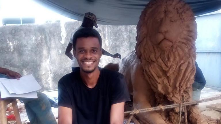 Der Kurator der Lagos Biennale: Folakunle Oshun. Der Kurator der Lagos Biennale: Folakunle Oshun.