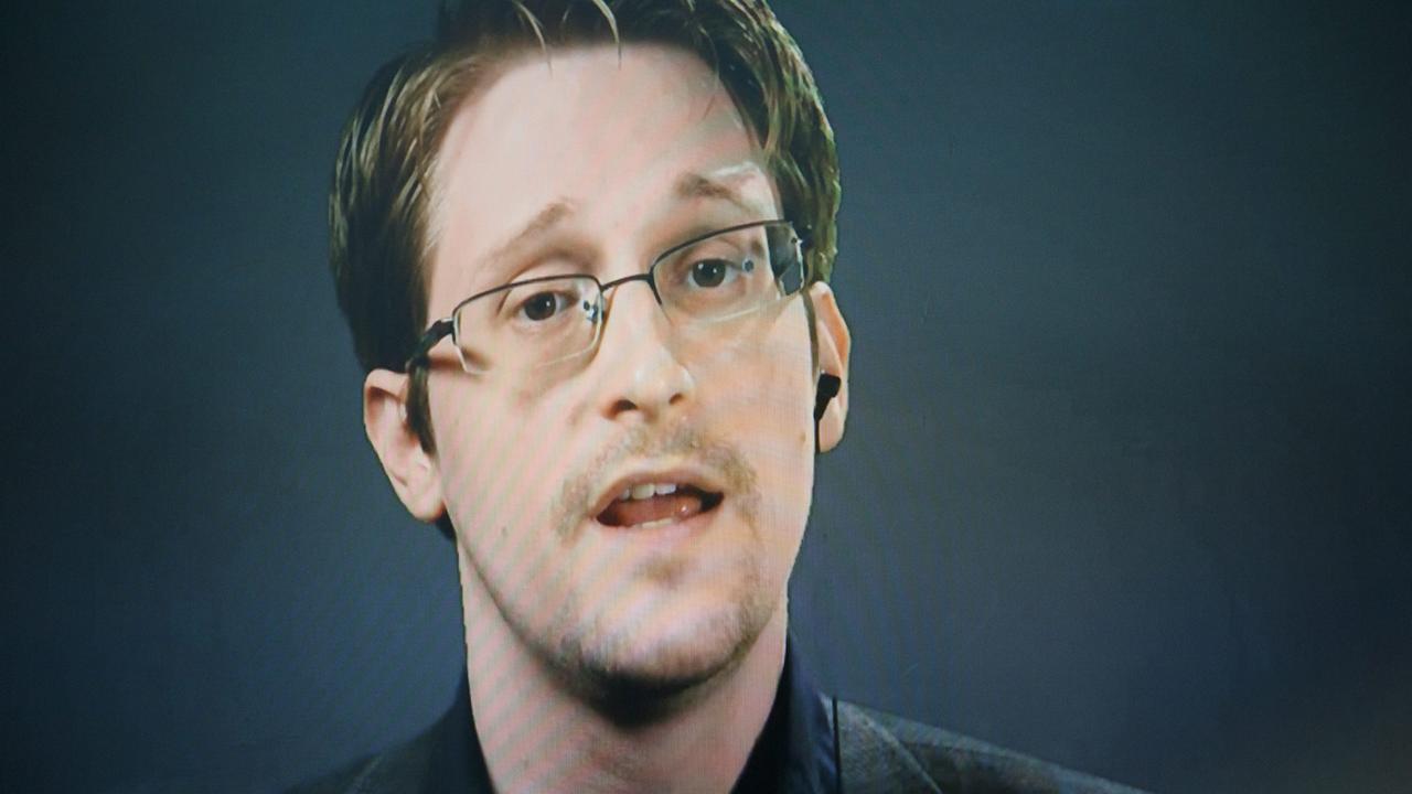 Whistleblower Edward Snowden ist per Videobildschirm zugeschaltet. Snowden lebt seit seiner Flucht in den USA in Moskau. Whistleblower Edward Snowden ist per Videobildschirm zugeschaltet. Snowden lebt seit seiner Flucht in den USA in Moskau.