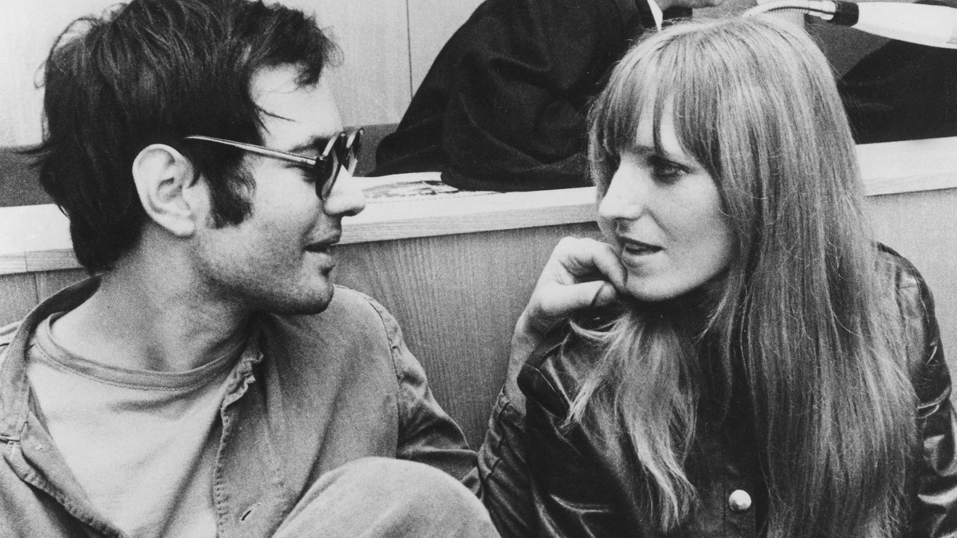 Andreas Baader und Gudrun Ensslin bei der Eröffnung des Kaufhausbrandstifter-Prozesses am 14. Oktober 1968 in Frankfurt am Main Andreas Baader und Gudrun Ensslin bei der Eröffnung des Kaufhausbrandstifter-Prozesses am 14. Oktober 1968 in Frankfurt am Main
