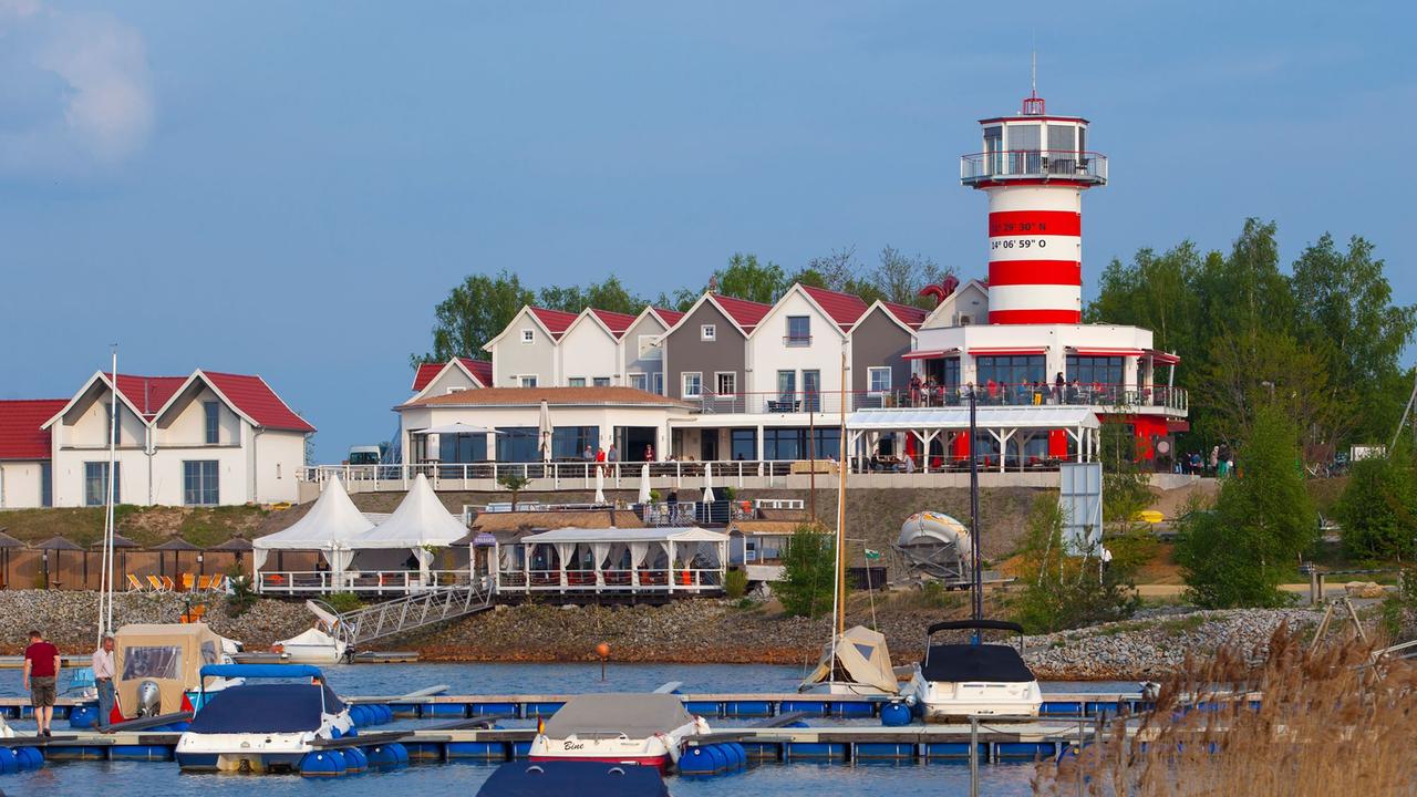 Der Ostsee so fern: Das Lausitzer Seenland erstreckt sich zwischen Senftenberg und Hoyerswerda. Der Ostsee so fern: Das Lausitzer Seenland erstreckt sich zwischen Senftenberg und Hoyerswerda.