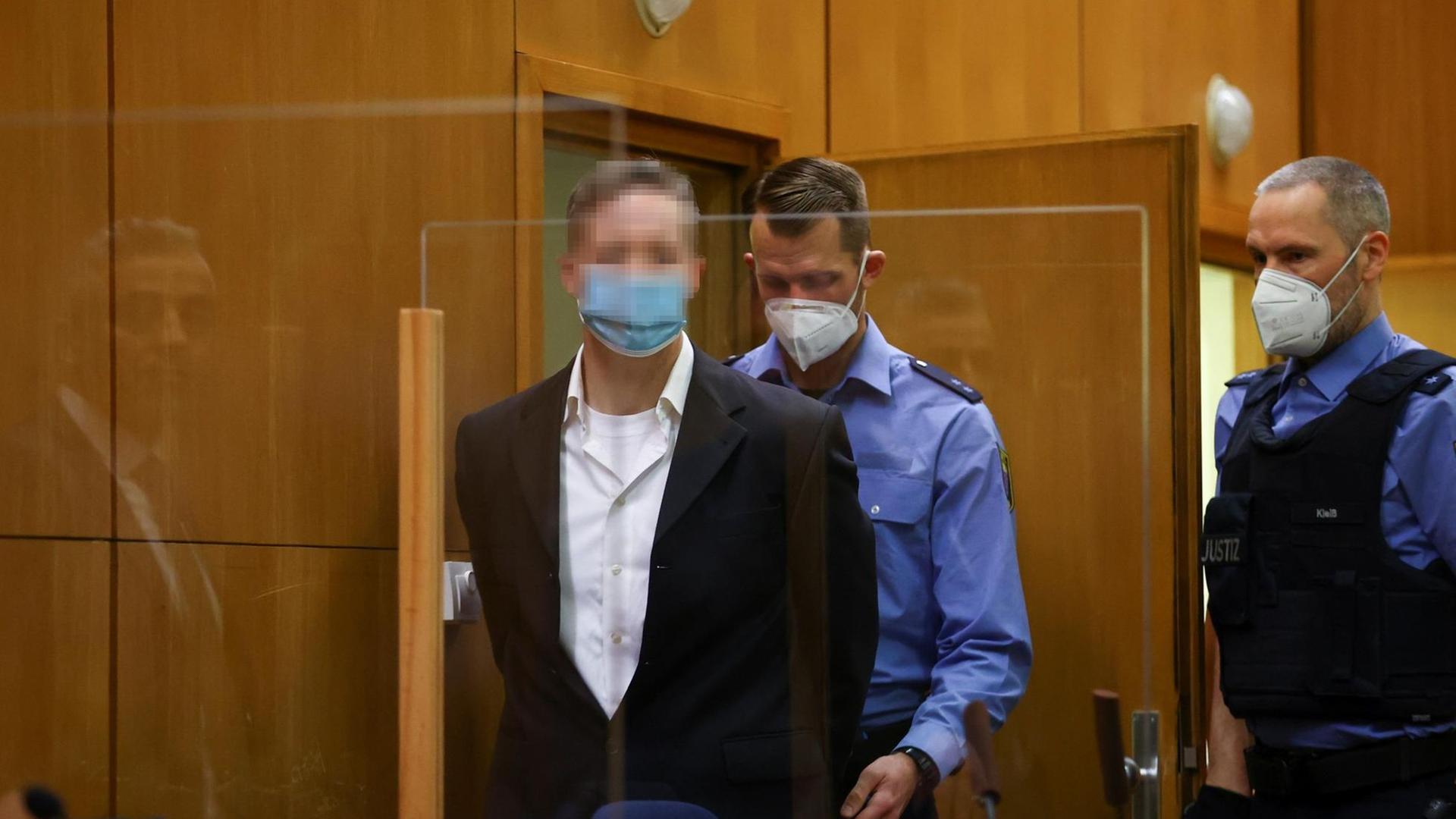 Der Mörder von Walter Lübcke im Gerichts-Saal. Der Mörder von Walter Lübcke im Gerichts-Saal.