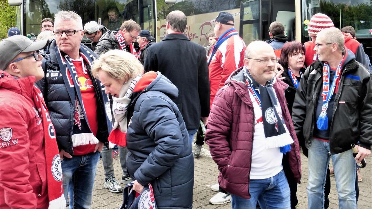 2051637279_Misstrauen_gibt es wieder Ausschreitungen.jpg 2051637279_Misstrauen_gibt es wieder Ausschreitungen.jpg