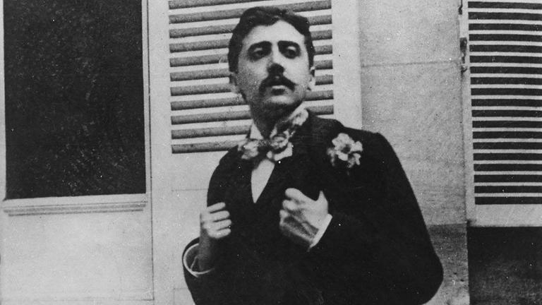 Ein historisches schwarz/weiss Portrait des französischen Schriftstellers Marcel Proust.