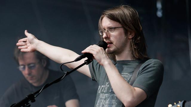 Der Sänger und Gitarrist der britischen Progressive-Rock-Band Porcupine Tree, Steven Wilson bei seinem Auftritt beim Hurricane-Festival in Scheeßel (Rotenburg) am 27.06.2007.
