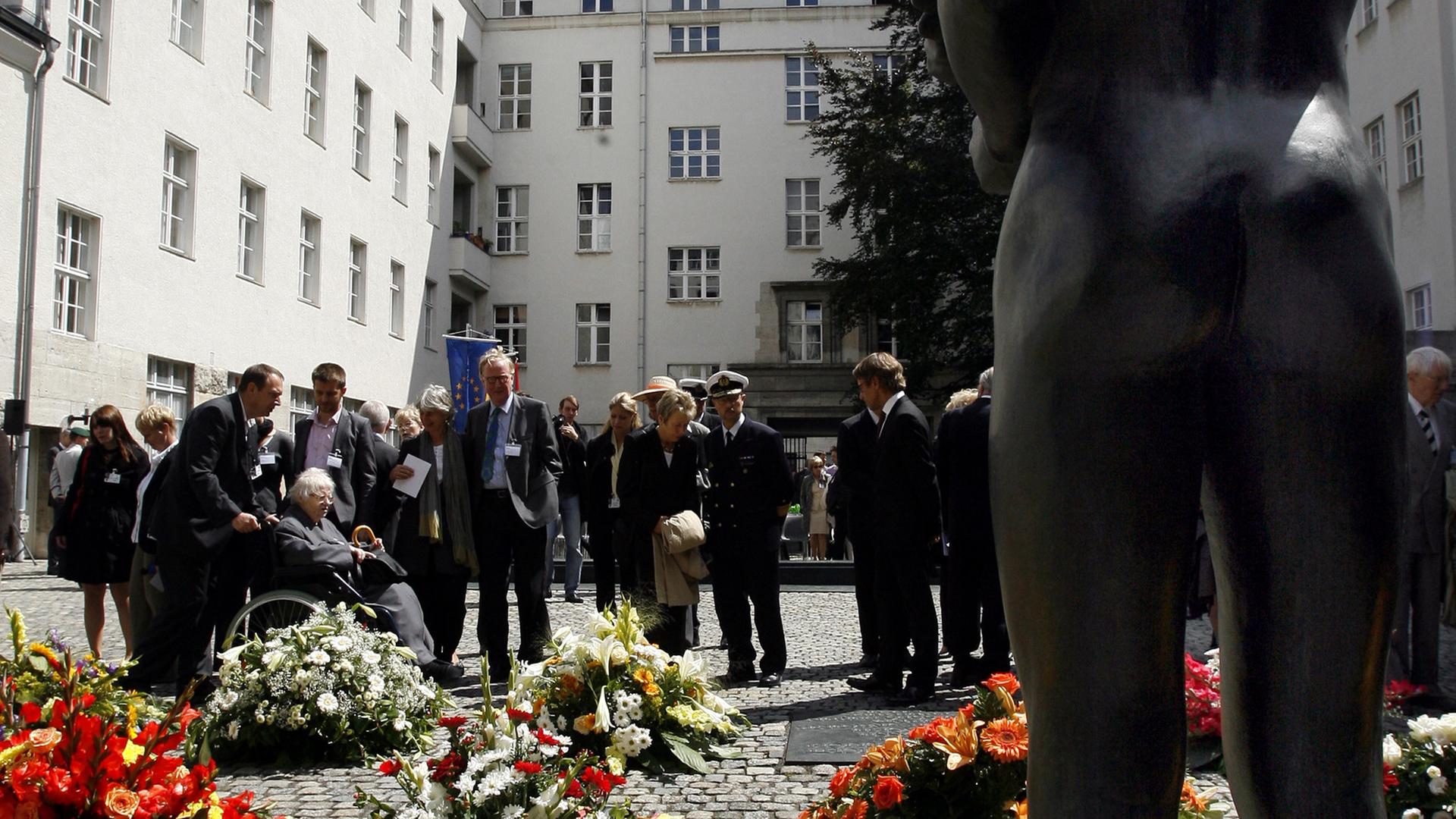 Feierstunde zum Attentat auf Adolf Hitler am 20. Juli 1944 Feierstunde zum Attentat auf Adolf Hitler am 20. Juli 1944