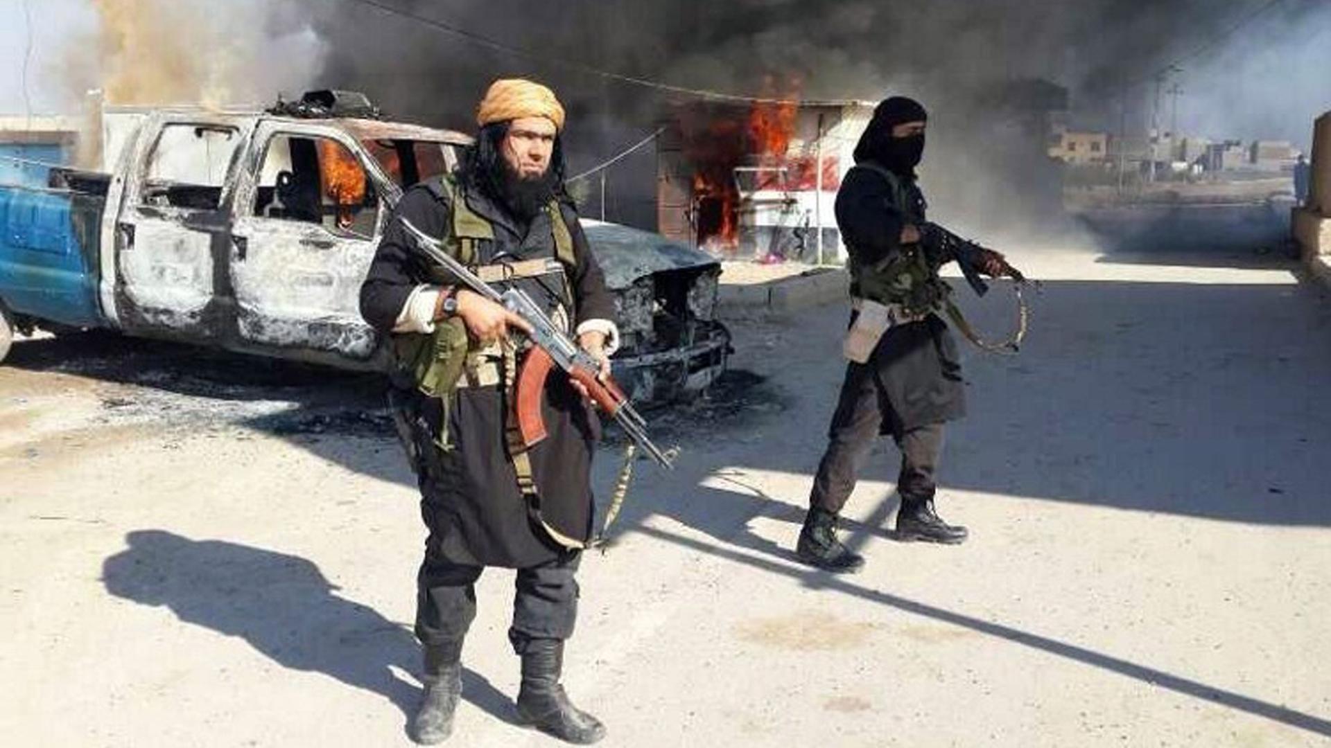 Bewaffnete Isis-Dschihadisten Bewaffnete Isis-Dschihadisten