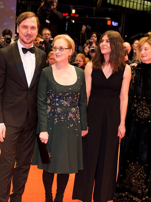 Die Berlinale-Jury: Clive Owen, Lars Eidinger, Jury-Präsidentin Meryl Streep, Malgorzata Szumowska, Alba Rohrwacher, Brigitte Lacombe, Nick James. 