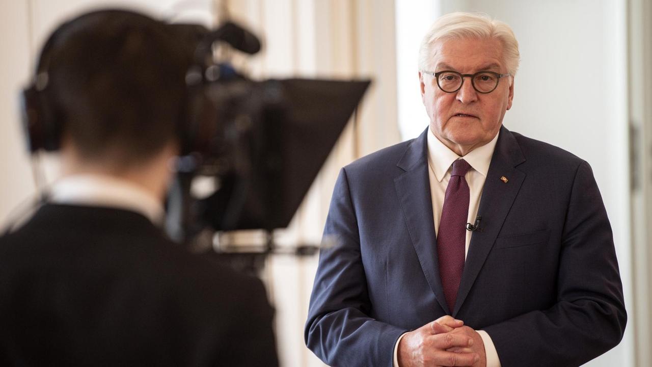 Bundespräsident Frank-Walter Steinmeier während eines Statements zur Coronavirus-Pandemie. Bundespräsident Frank-Walter Steinmeier während eines Statements zur Coronavirus-Pandemie.