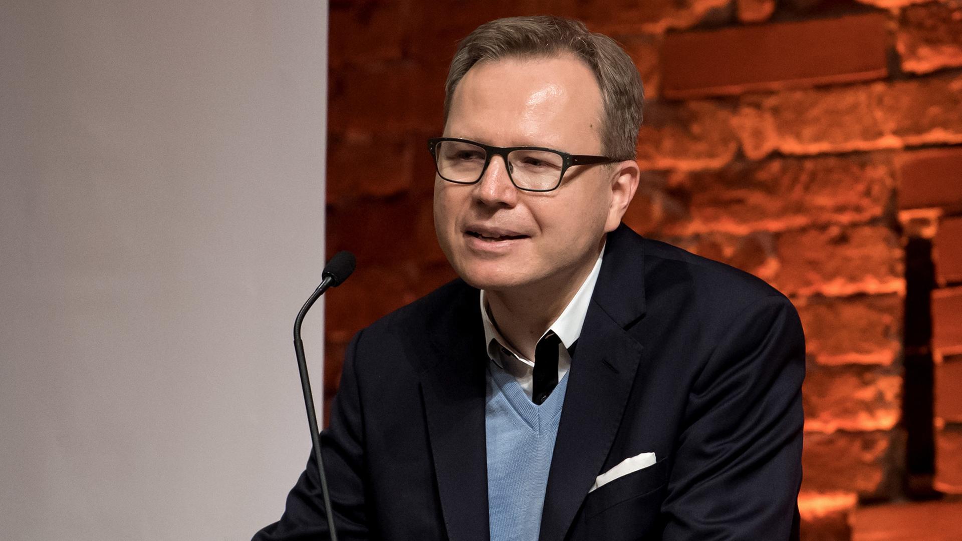 Der Schriftsteller und Kultursoziologe Andreas Reckwitz am 7.11. 2017 nach der Verleihung des Bayerischen Buchpreises für sein Buch "Die Gesellschaft der Singularitäten - Zum Strukturwandel der Moderne". Der Schriftsteller und Kultursoziologe Andreas Reckwitz am 7.11. 2017 nach der Verleihung des Bayerischen Buchpreises für sein Buch "Die Gesellschaft der Singularitäten - Zum Strukturwandel der Moderne".
