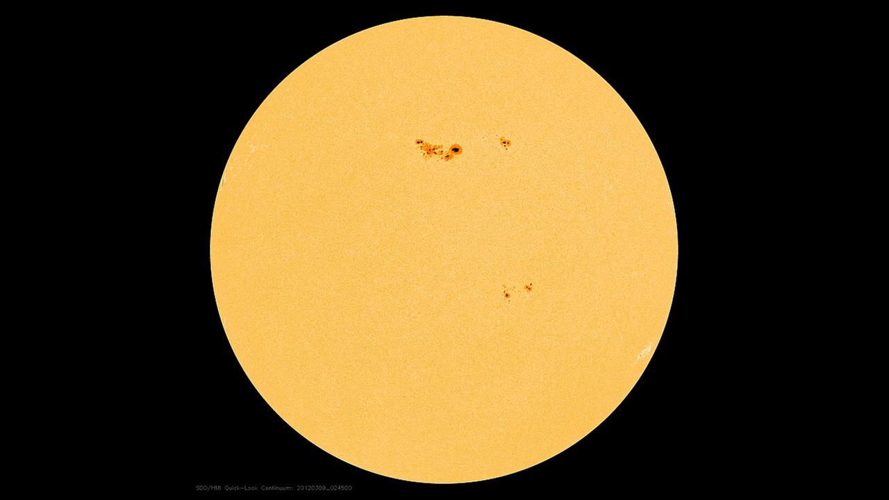Zu Frühlingsanfang gleicht sich die Sonnenscheindauer weltweit an. Zu Frühlingsanfang gleicht sich die Sonnenscheindauer weltweit an.