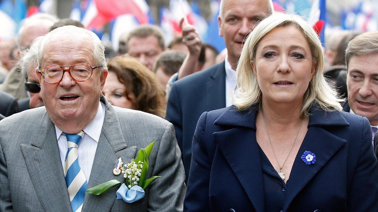 Jean-Marie Le Pen und seine Tochter Marine, Vorsitzende des rechtsextremen Front National