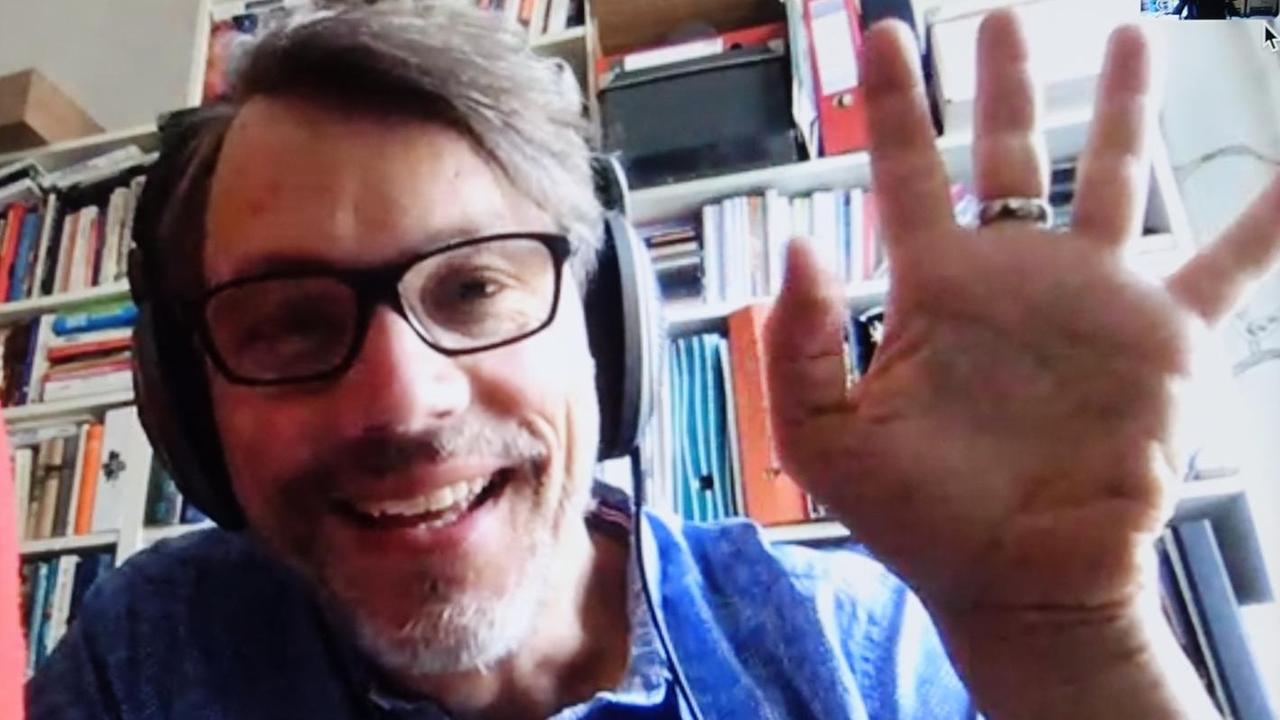 Christoph Sieber meldete sich für das Interview aus dem homeoffice Christoph Sieber meldete sich für das Interview aus dem homeoffice