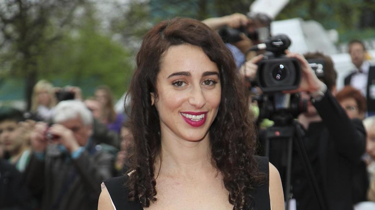 Filmemacherin und Grimmepreis-Gewinnerin Alexa Karolinski auf dem Weg zur Preisverleihung. Filmemacherin und Grimmepreis-Gewinnerin Alexa Karolinski auf dem Weg zur Preisverleihung.