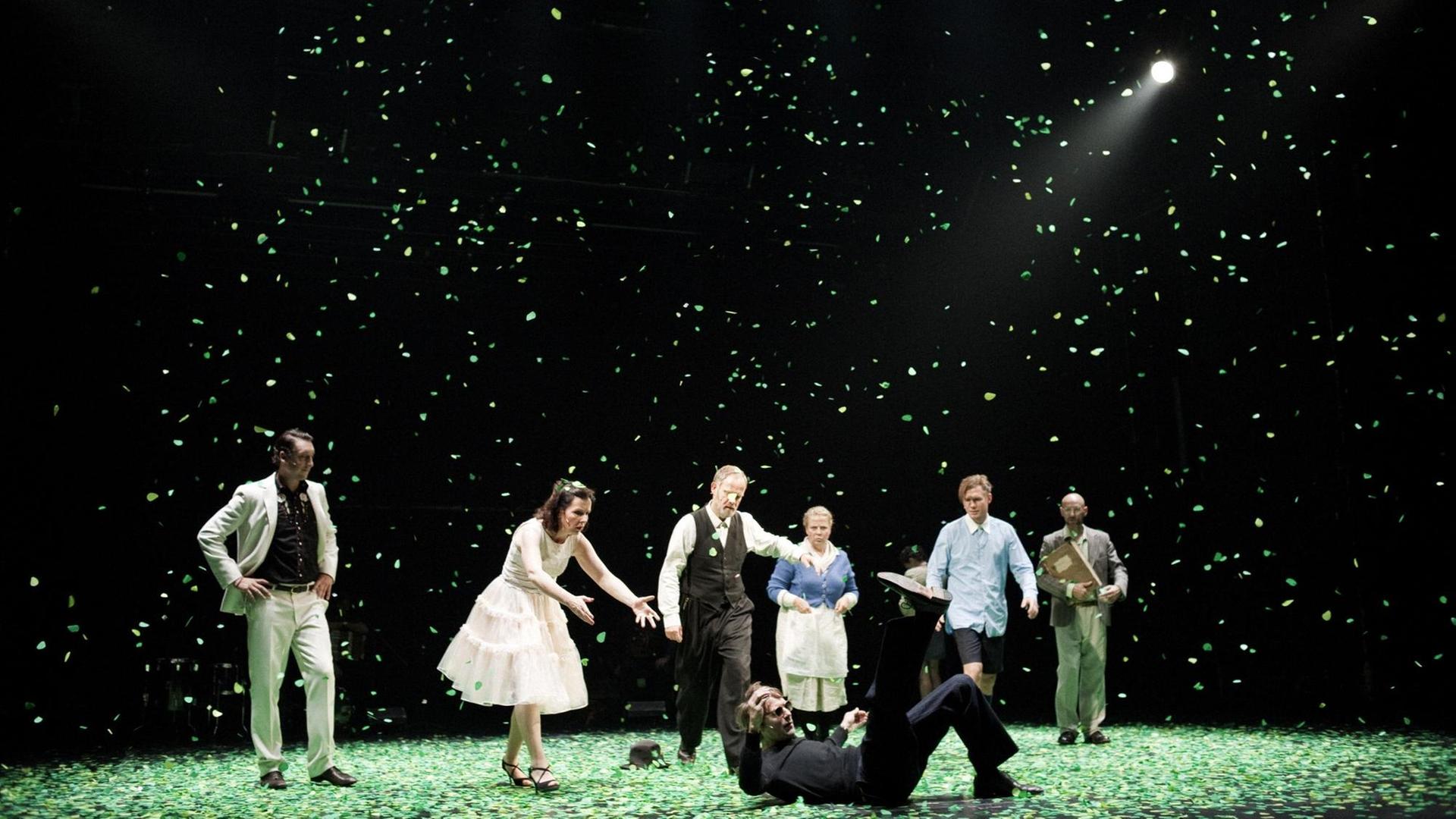 Bühnenbild von Katrin Brack für „Immer noch Sturm“ am Thalia Theater Hamburg Bühnenbild von Katrin Brack für „Immer noch Sturm“ am Thalia Theater Hamburg