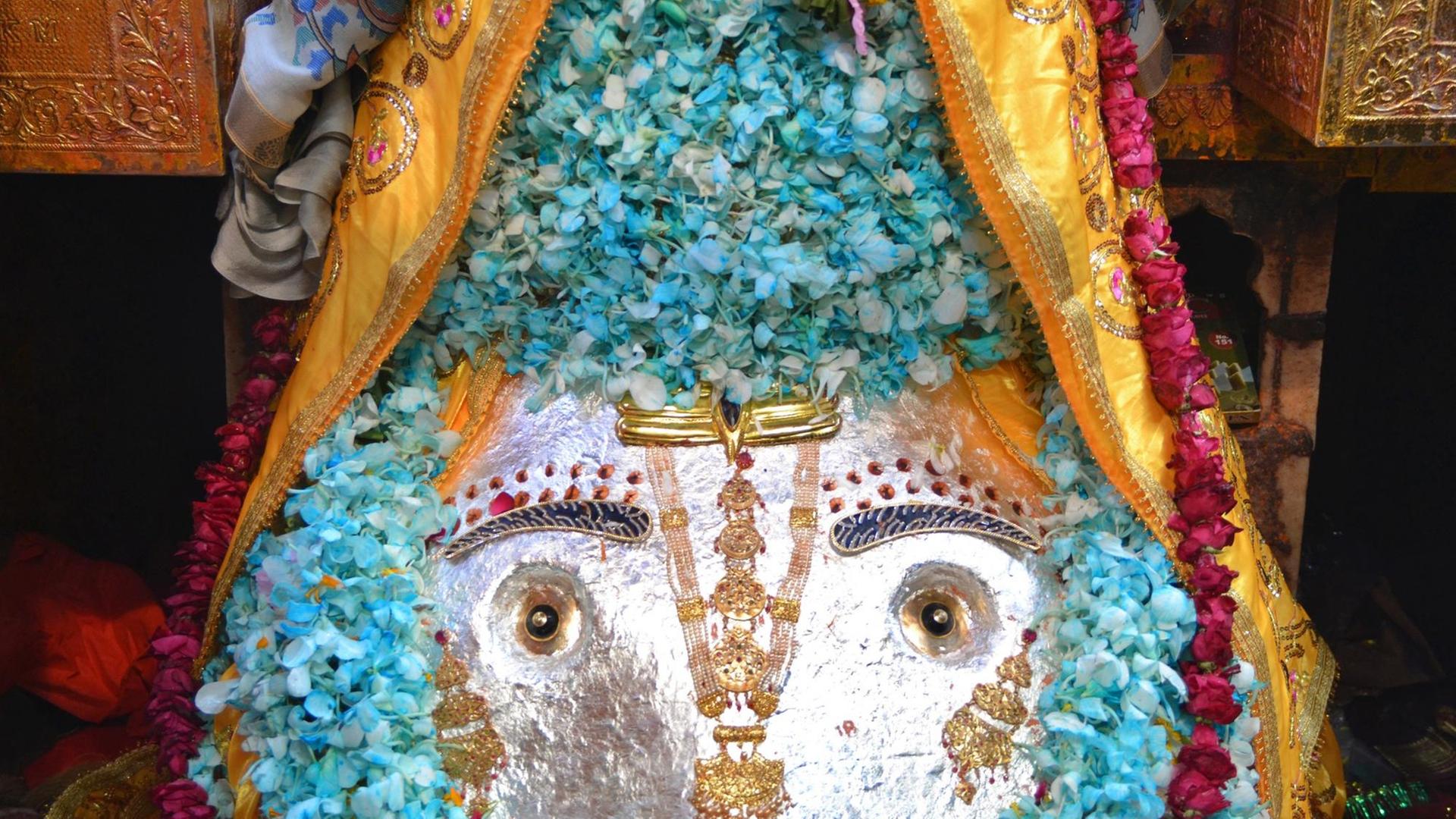 Bildnis der Göttin Kalka im Kalkaji-Tempel, Neu-Delhi.