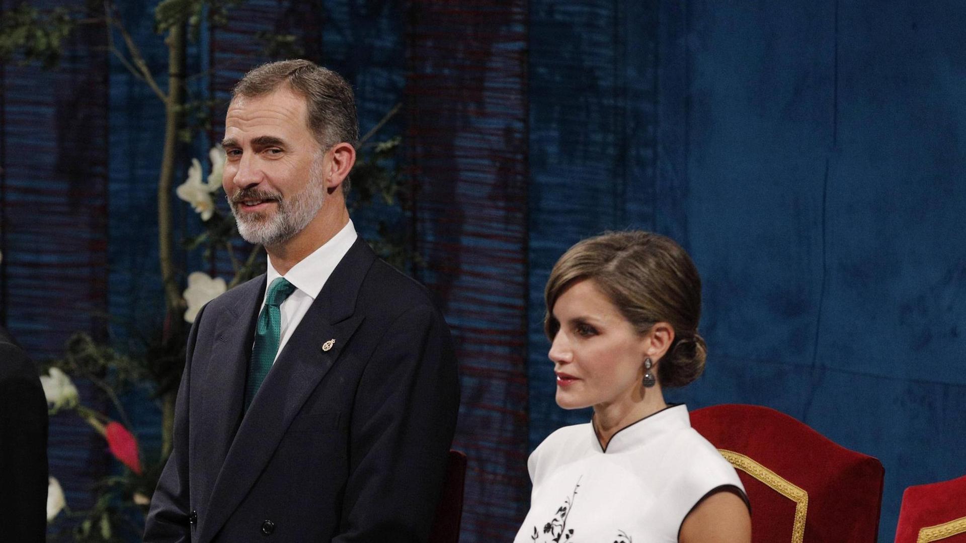 König Felipe VI. und Königin Letizia bei der Verleihung der Princess of Astrurias Awards 2017 im Theater Campoamor in Oviedo, Asturien König Felipe VI. und Königin Letizia bei der Verleihung der Princess of Astrurias Awards 2017 im Theater Campoamor in Oviedo, Asturien