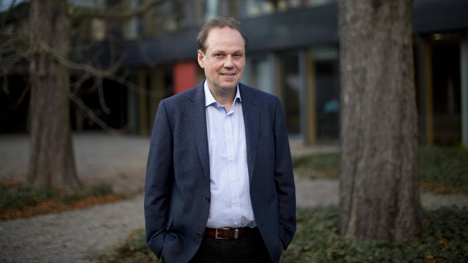 Interview mit Jürgen Renn Direktor am Max-Planck-Institut für Wissenschaftsgeschichte, 12.11.2015. Interview mit Jürgen Renn Direktor am Max-Planck-Institut für Wissenschaftsgeschichte, 12.11.2015.