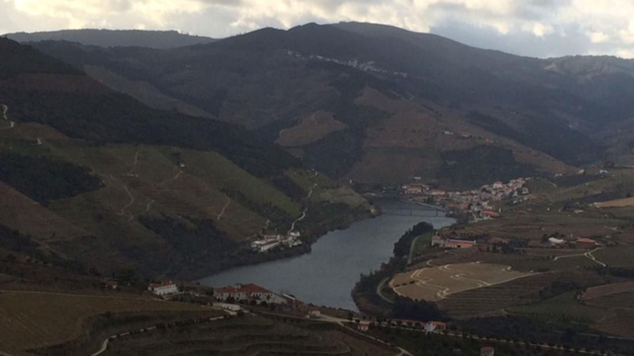 Blick über das Weinanbaugebiet im Douro-Gebiet in Portugal Blick über das Weinanbaugebiet im Douro-Gebiet in Portugal
