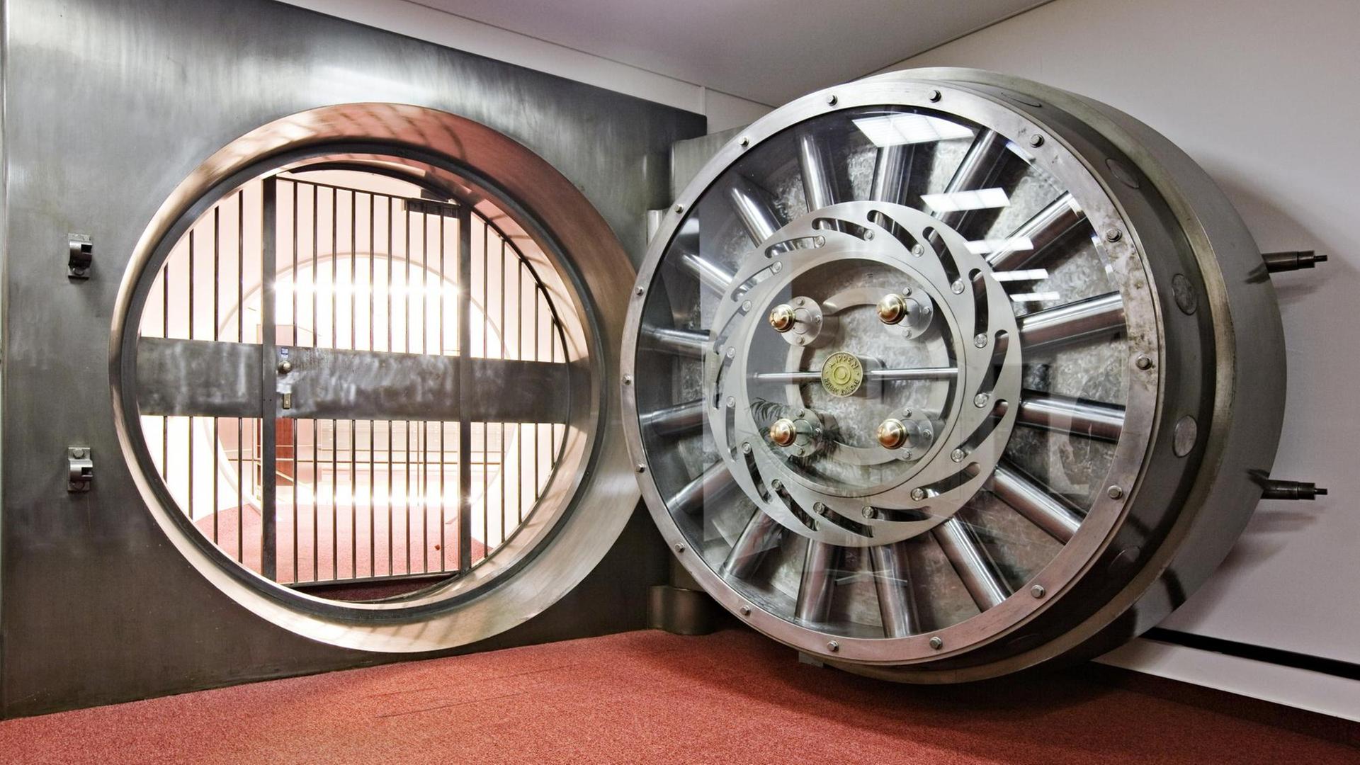 Ein Banktresor in der Prager Handelsbank. Ein Banktresor in der Prager Handelsbank.