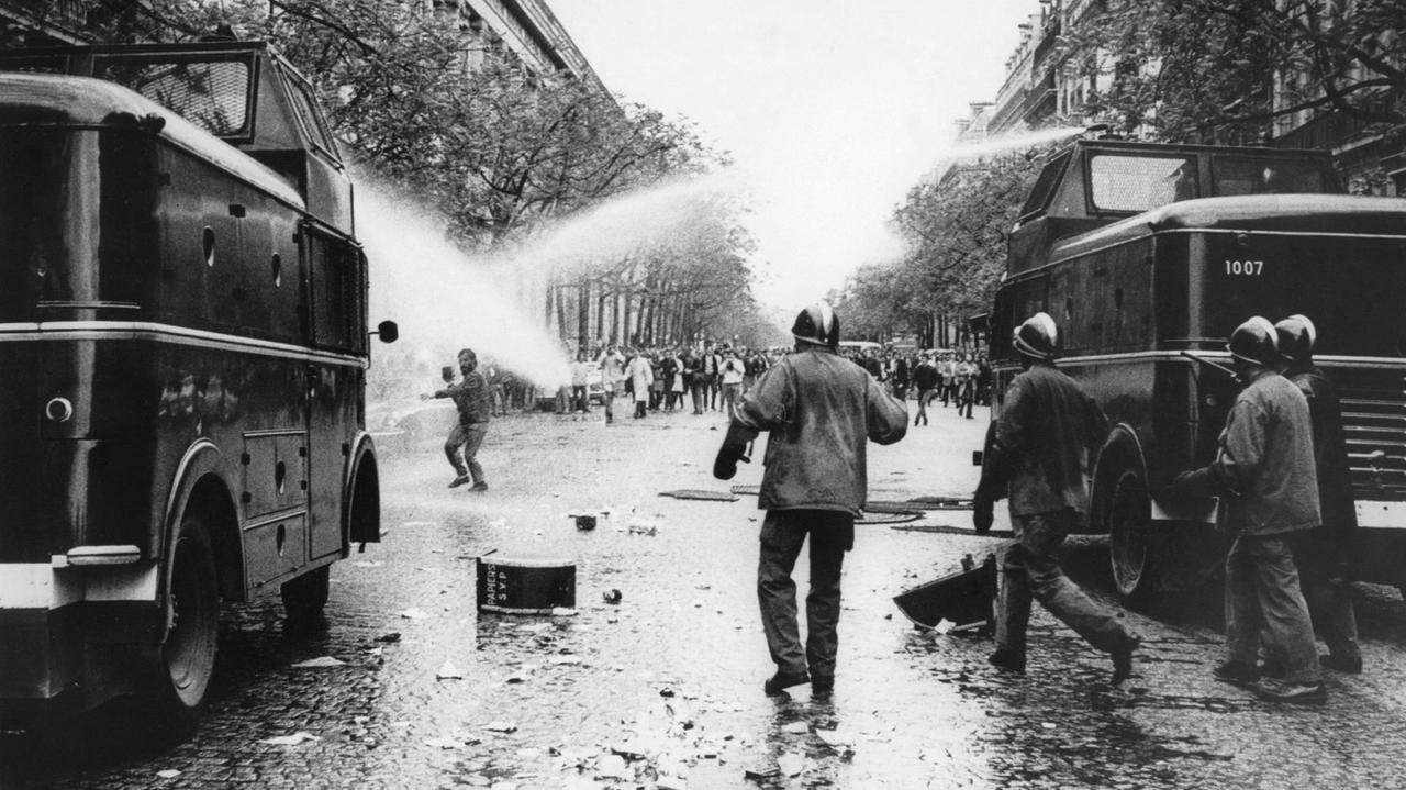 Auseinandersetzungen zwischen Studenten und Polizei im Mai 1968 in Paris Auseinandersetzungen zwischen Studenten und Polizei im Mai 1968 in Paris