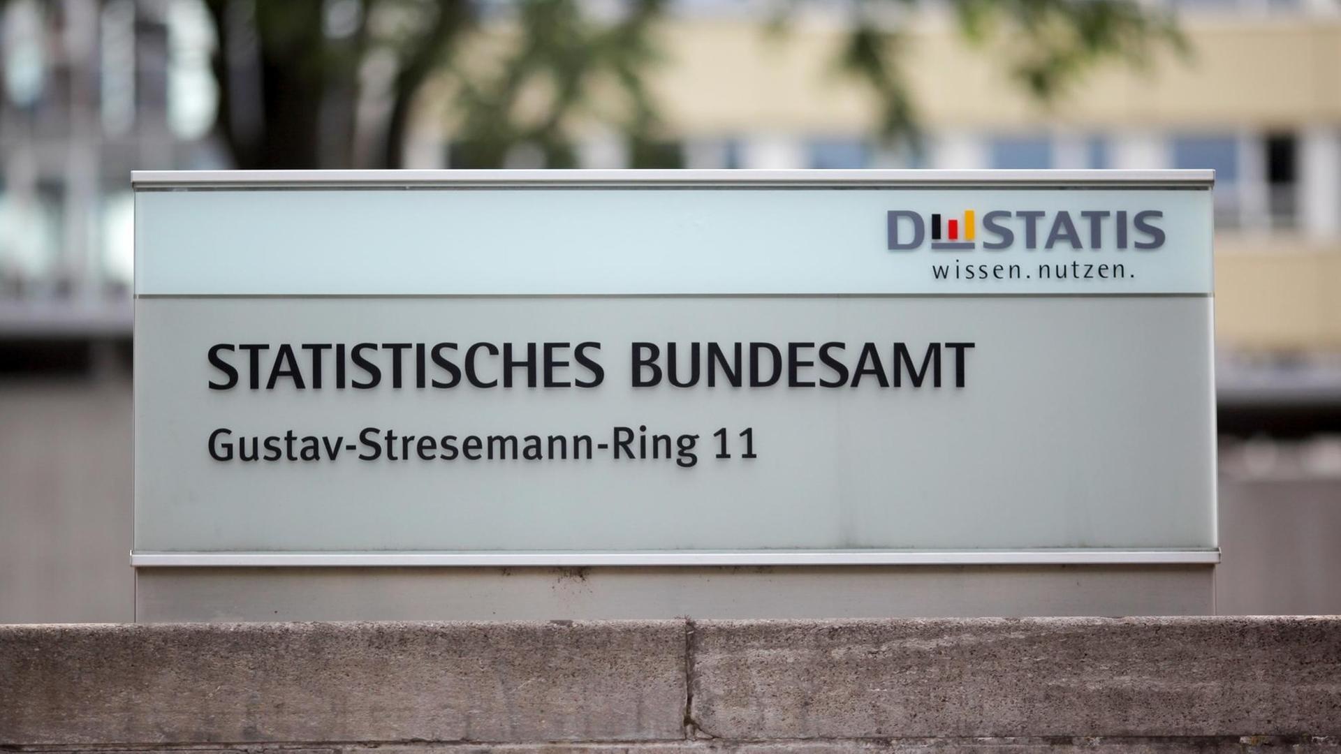 Blick auf den Hauptsitz des Statistischen Bundesamtes, aufgenommen am 23.08.2013 in Wiesbaden (Hessen). Foto: Fredrik von Erichsen/dpa | Verwendung weltweit Blick auf den Hauptsitz des Statistischen Bundesamtes, aufgenommen am 23.08.2013 in Wiesbaden (Hessen). Foto: Fredrik von Erichsen/dpa | Verwendung weltweit