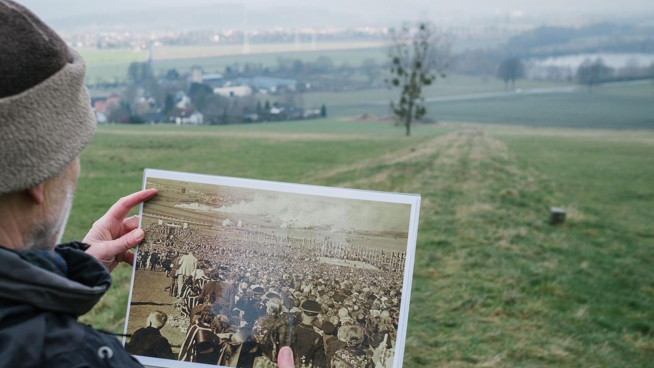 Der Historiker Bernhard Gelderblom steht im Februar 2018 am Bückeberg bei Hameln. Der Historiker Bernhard Gelderblom steht im Februar 2018 am Bückeberg bei Hameln.