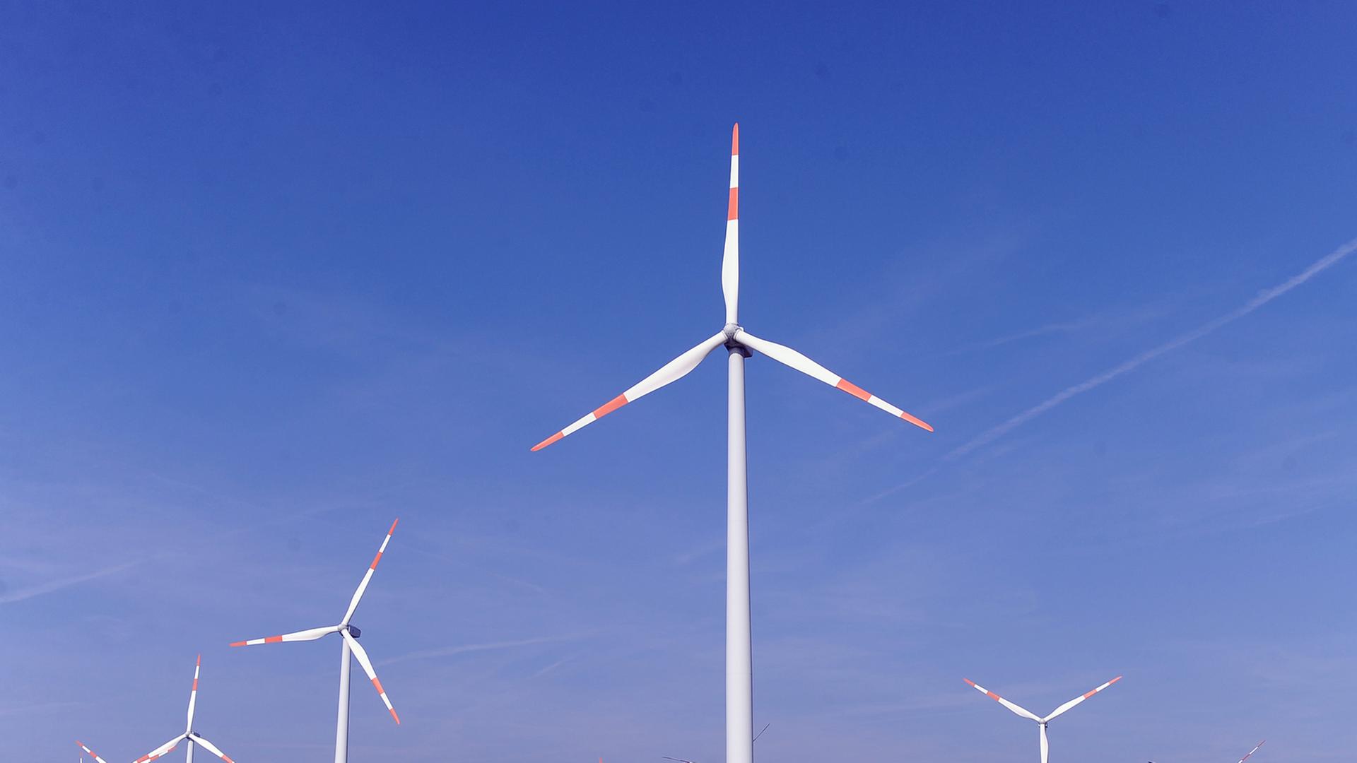 Eine Windkraftanlage in Alsleben in Sachsen-Anhalt Eine Windkraftanlage in Alsleben in Sachsen-Anhalt